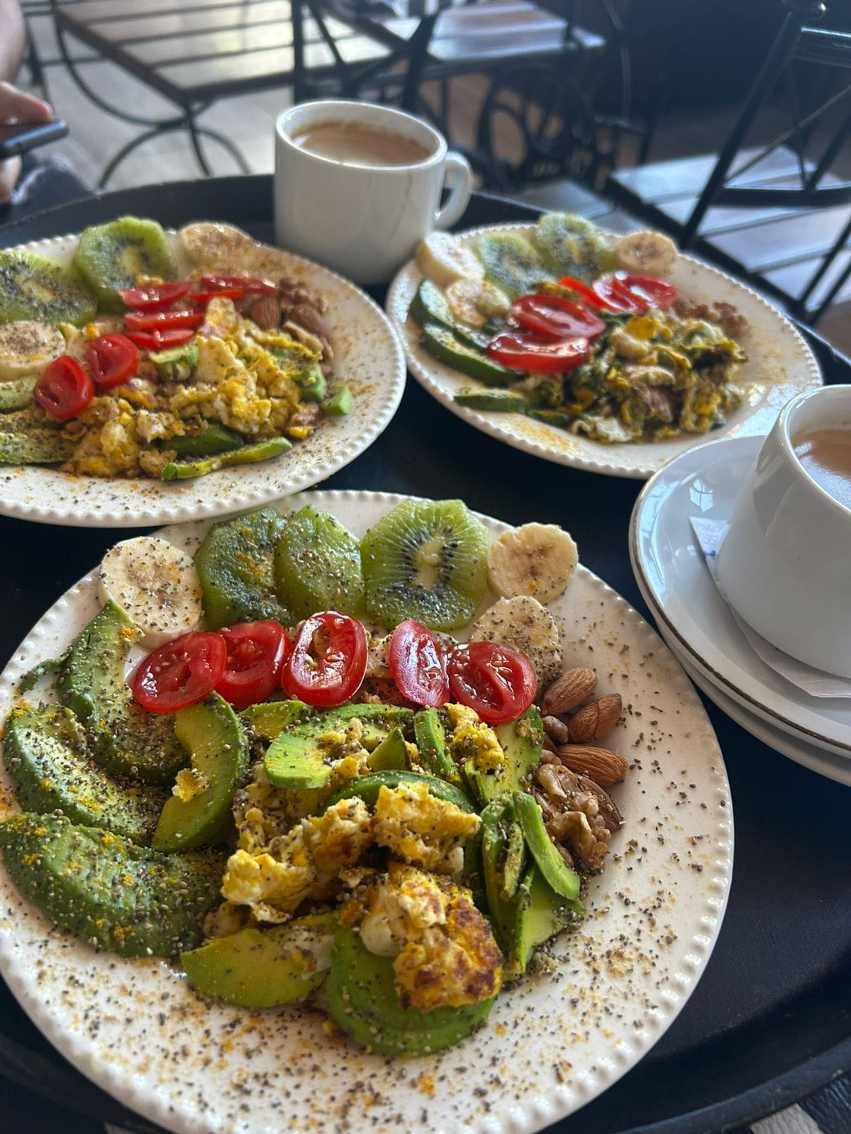 Pescado con ensalada en Patria Mia